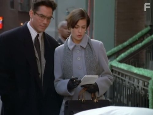 Teri Hatcher and Dean Cain in Лоис и Кларк: Новые приключения Супермена (1993)