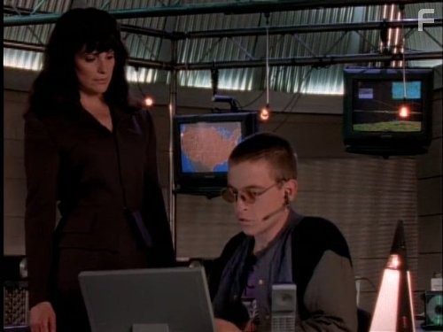 Matthew Ferguson and Alberta Watson in Ее звали Никита (1997)