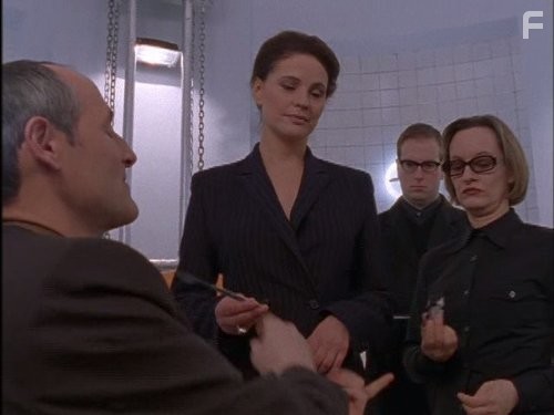 Lindsay Collins, Colm Feore, Alberta Watson, and Josh Holliday in Ее звали Никита (1997)