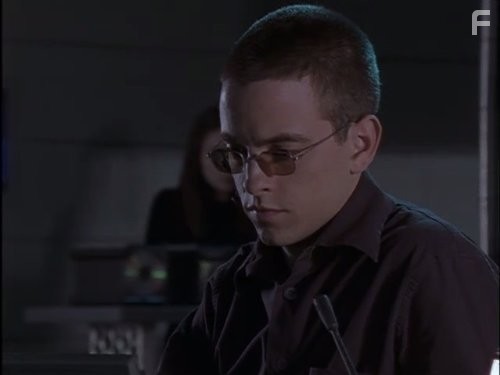 Matthew Ferguson in Ее звали Никита (1997)