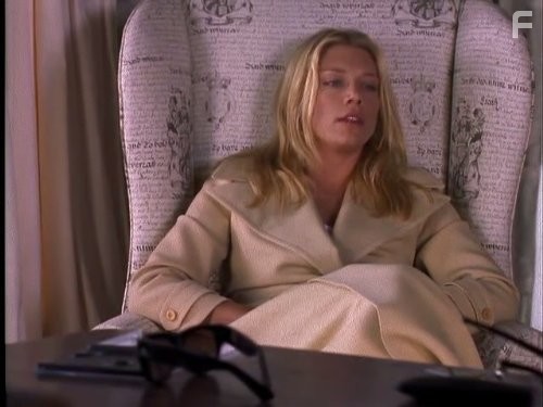 Peta Wilson in Ее звали Никита (1997)