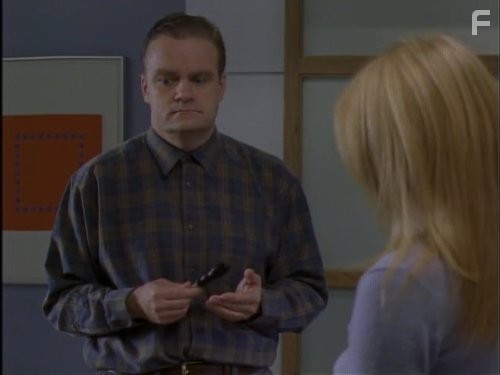 Dan Redican and Peta Wilson in Ее звали Никита (1997)