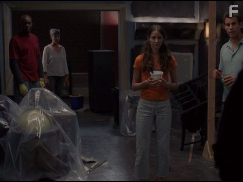 Charisma Carpenter, Amy Acker, Mark Lutz, and J. August Richards in Ангел (1999)