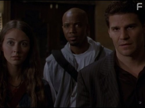 David Boreanaz, Amy Acker, and J. August Richards in Ангел (1999)