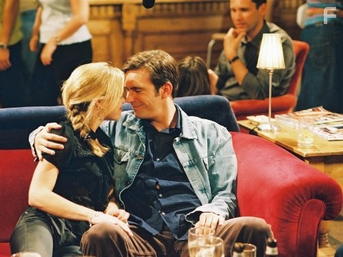 Sarah Alexander and Jack Davenport in Любовь на шестерых (2000)