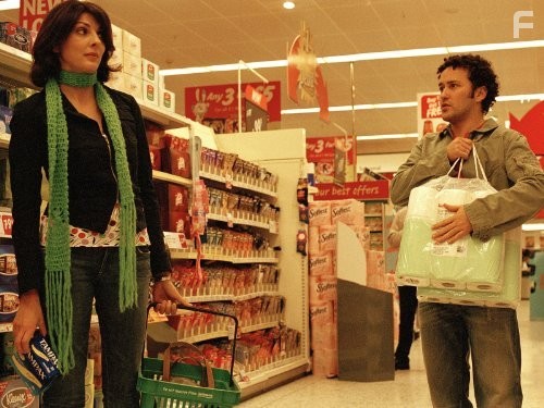 Gina Bellman and Richard Mylan in Любовь на шестерых (2000)