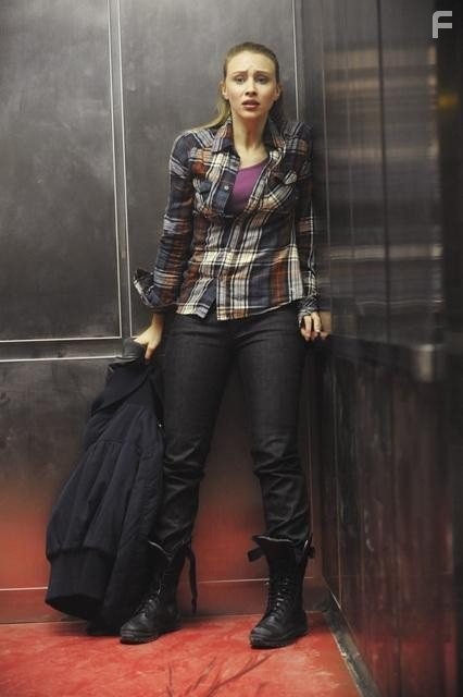 Sarah Gadon in Счастливый город (2010)