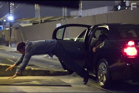 Michael Ealy in Узнай врага (2005)