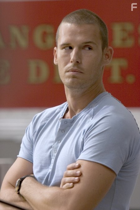 Alex Nesic in Узнай врага (2005)