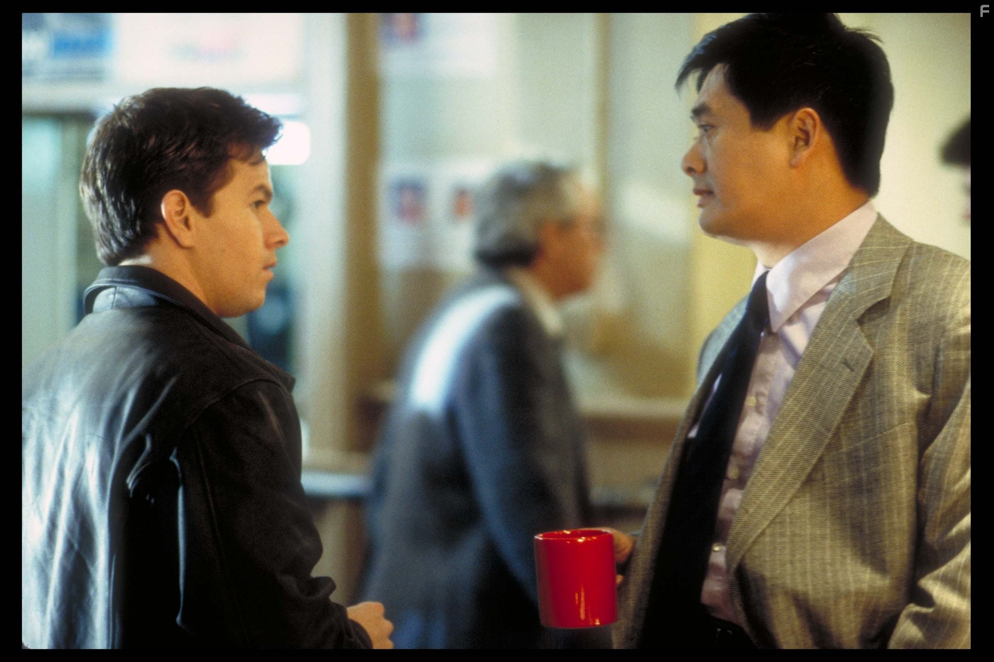 Mark Wahlberg and Yun-Fat Chow in Коррупционер (1999)