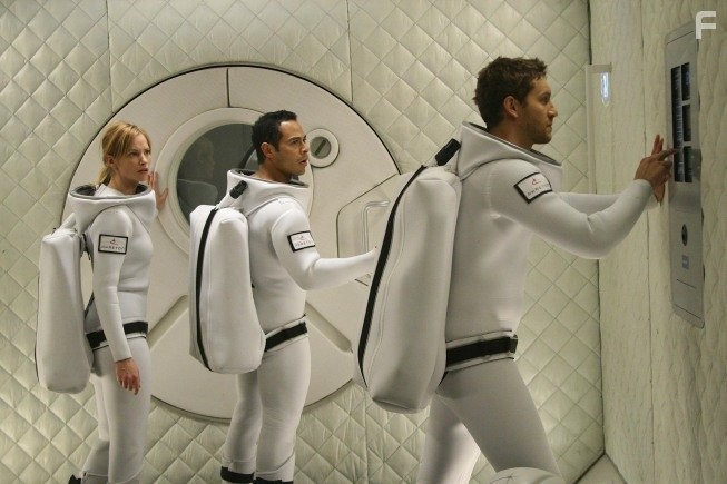 Sienna Guillory, Jose Pablo Cantillo, and Gene Farber in Виртуальность (2009)