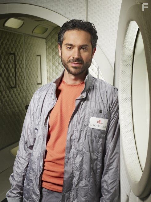 Omar Metwally in Виртуальность (2009)