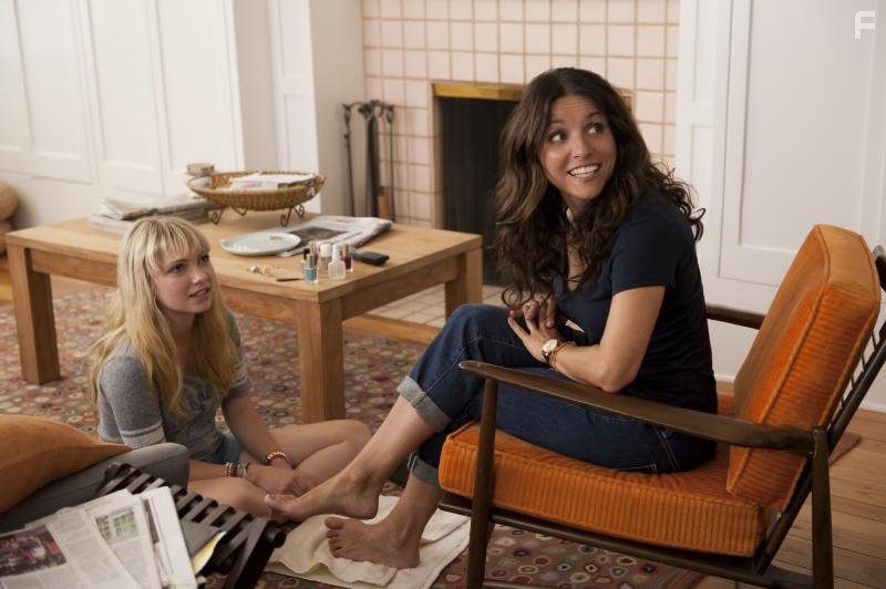 Julia Louis-Dreyfus and Tavi Gevinson in Довольно слов (2013)