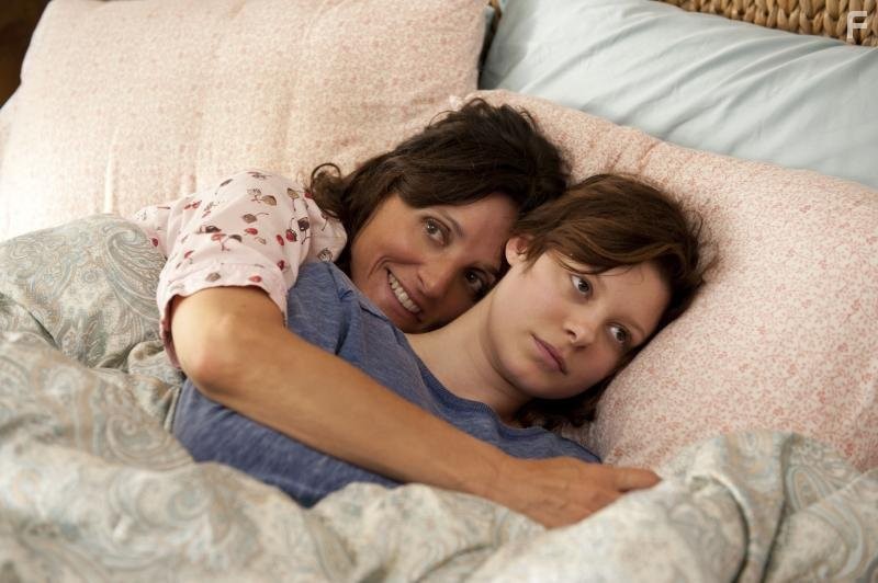 Julia Louis-Dreyfus and Tracey Fairaway in Довольно слов (2013)