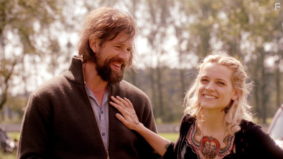 Veerle Baetens and Johan Heldenbergh in Разомкнутый круг (2012)