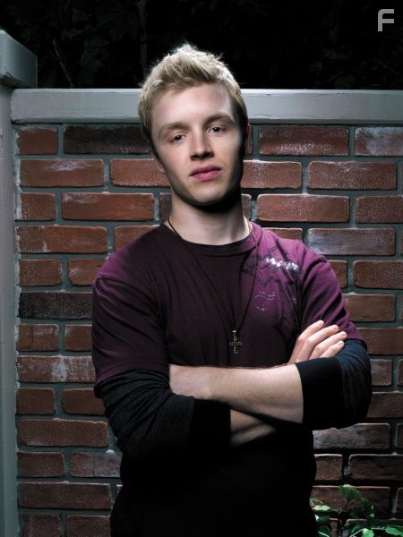 Noel Fisher in Богатые (2007)
