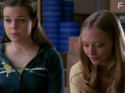Tina Majorino and Amanda Seyfried in Большая любовь (2006)