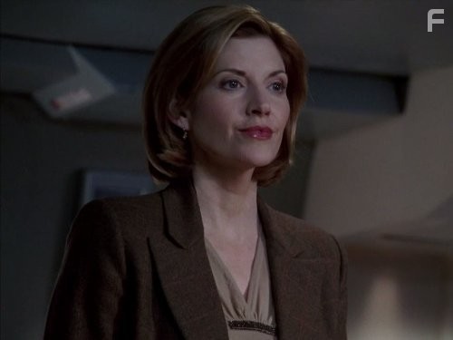 Melinda McGraw in Западное крыло (1999)