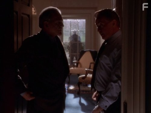 Martin Sheen and John Spencer in Западное крыло (1999)