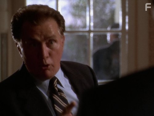 Martin Sheen in Западное крыло (1999)