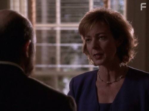 Allison Janney in Западное крыло (1999)