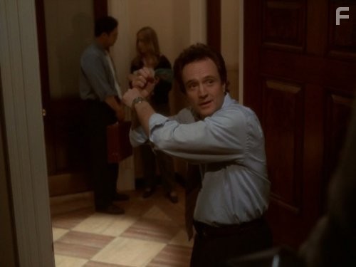 Bradley Whitford in Западное крыло (1999)