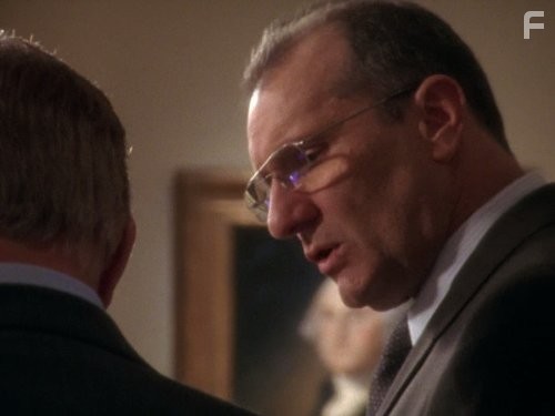 Ed O'Neill in Западное крыло (1999)