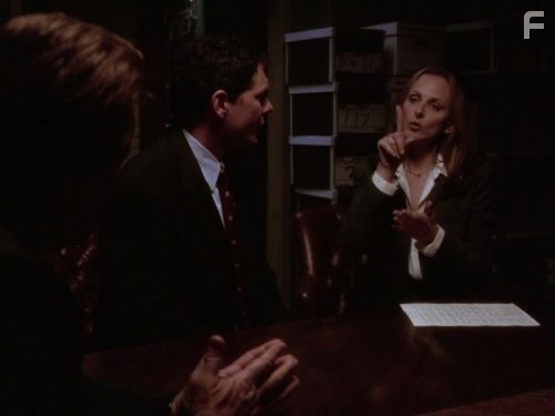 Marlee Matlin and Bill O'Brien in Западное крыло (1999)