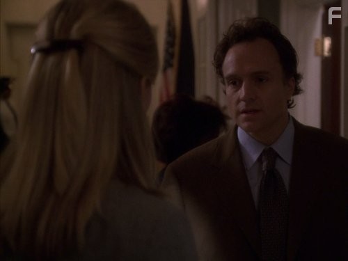 Bradley Whitford in Западное крыло (1999)