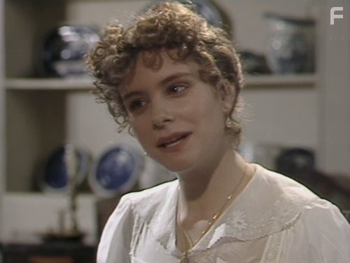 Elizabeth Garvie in Гордость и предубеждение (1980)