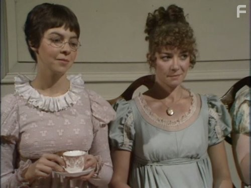 Clare Higgins and Tessa Peake-Jones in Гордость и предубеждение (1980)