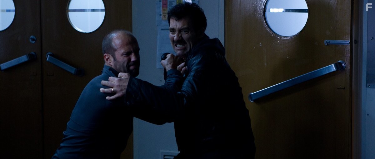 Jason Statham and Clive Owen in Профессионал (2011)