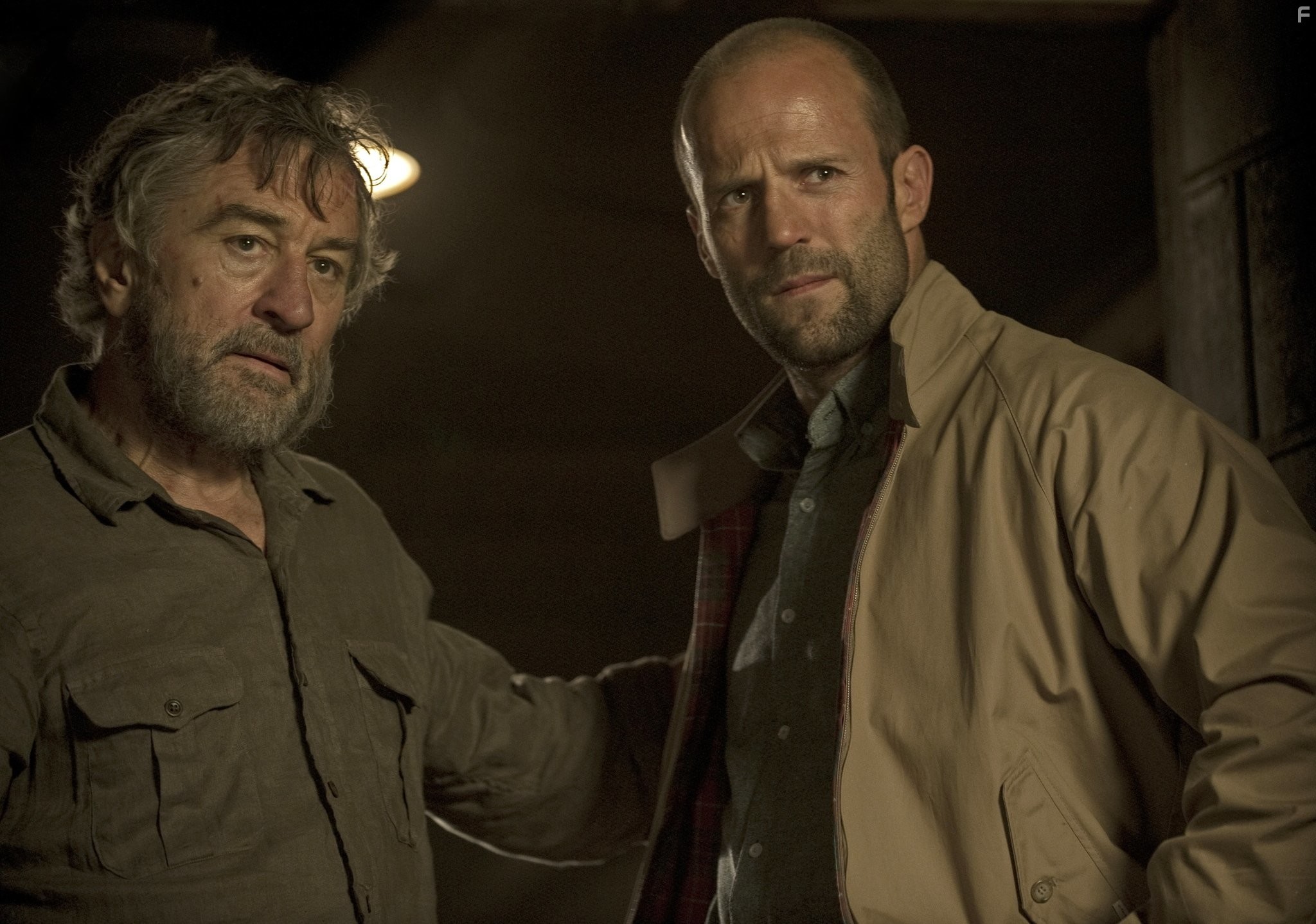 Robert De Niro and Jason Statham in Профессионал (2011)