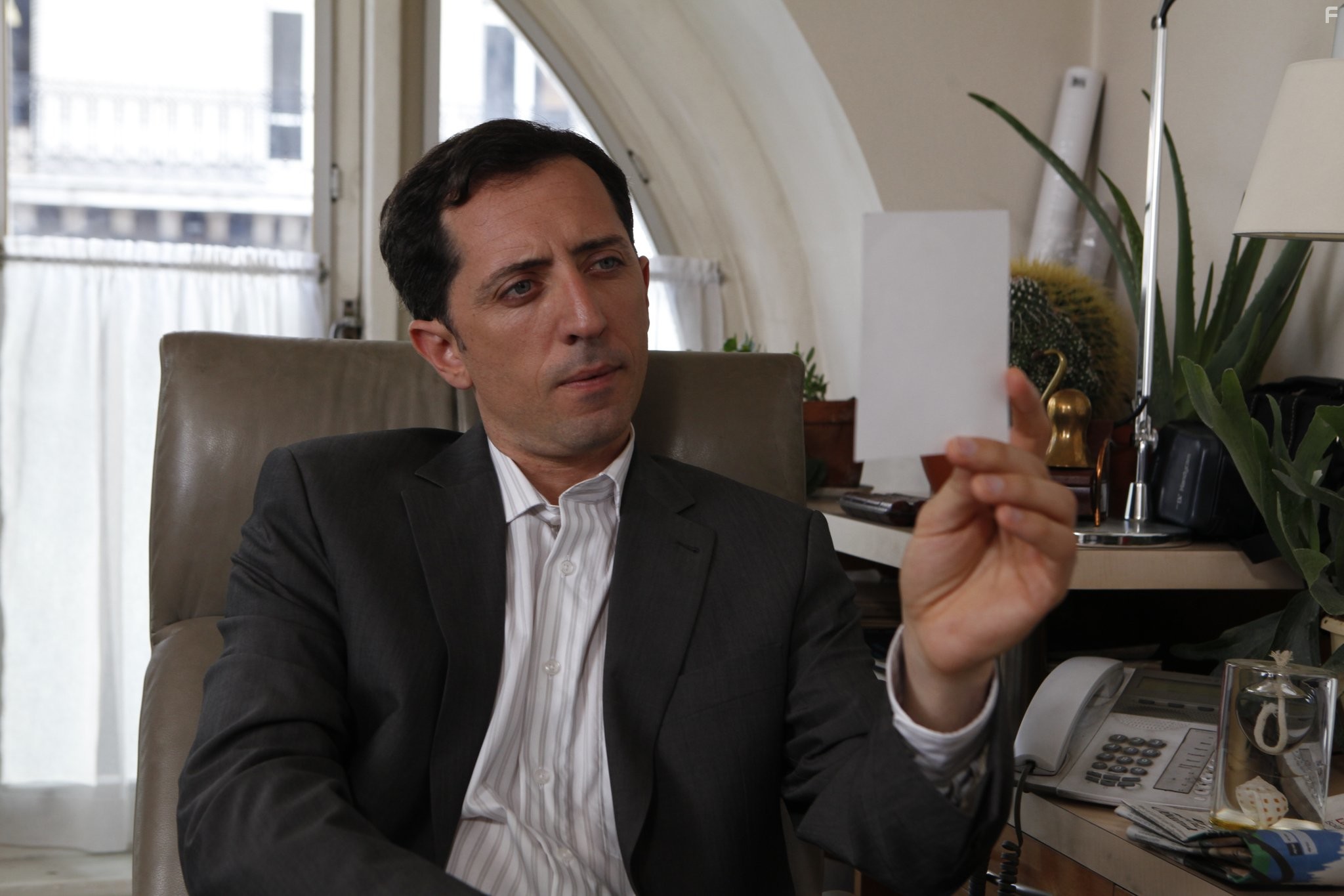 Gad Elmaleh in Полночь в Париже (2011)