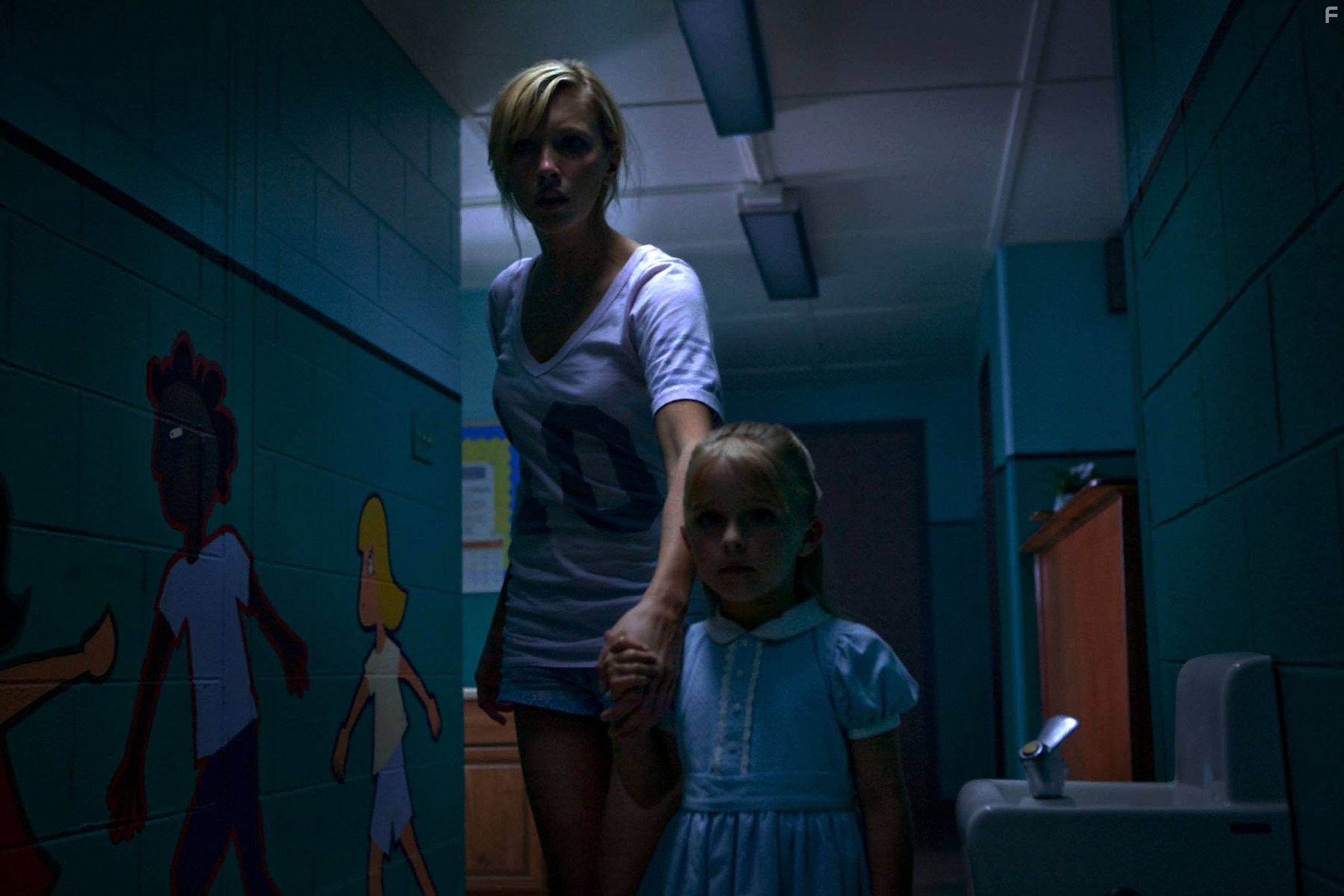 Katie Cassidy and Julianna Damm in Кошмар на улице Вязов (2010)