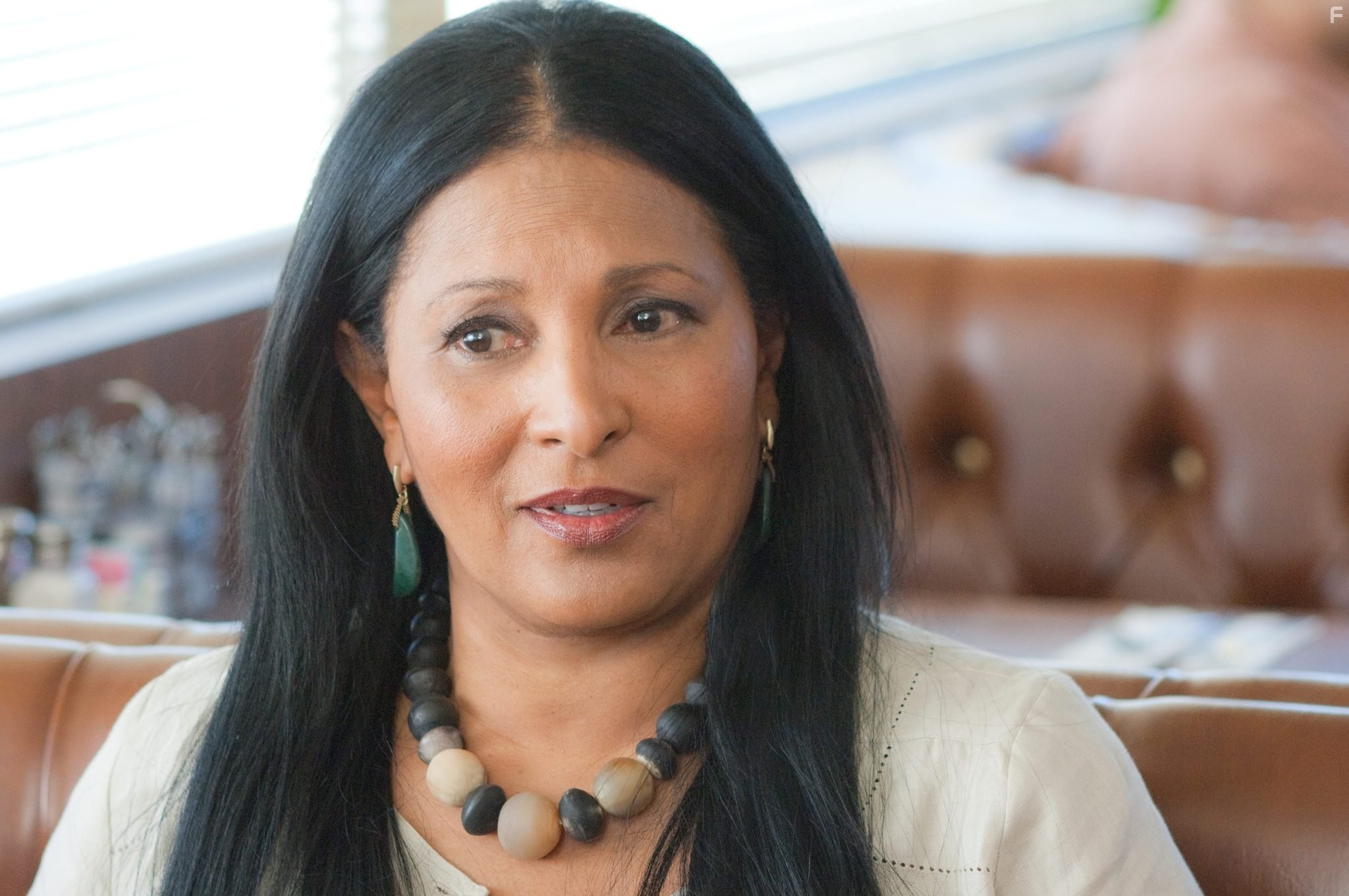 Pam Grier in Ларри Краун (2011)