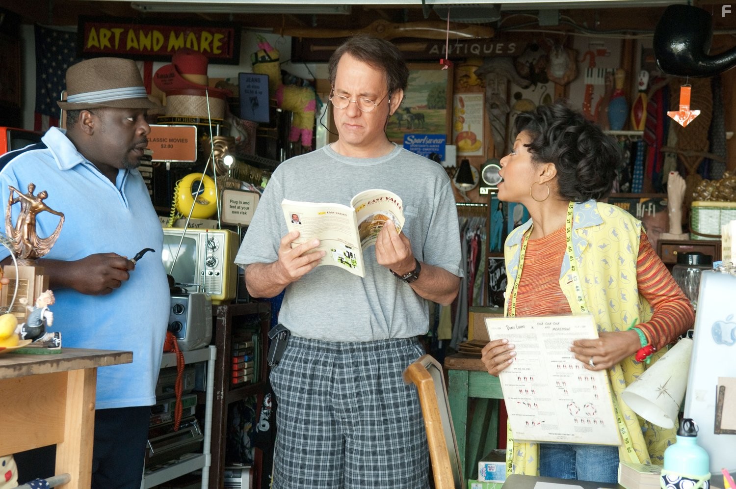 Tom Hanks, Cedric the Entertainer, and Taraji P. Henson in Ларри Краун (2011)