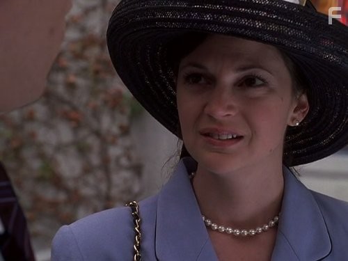 Dina Spybey-Waters in Клиент всегда мертв (2001)