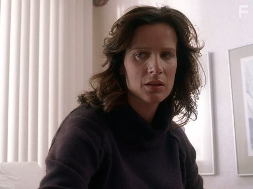 Rachel Griffiths in Клиент всегда мертв (2001)