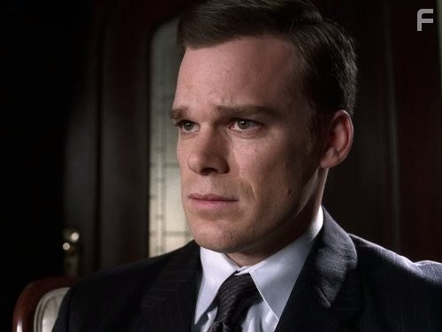 Michael C. Hall in Клиент всегда мертв (2001)