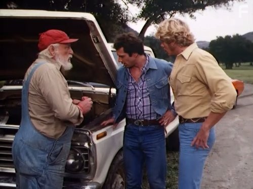 Denver Pyle, John Schneider, and Tom Wopat in Дюки из Хаззарда (1979)