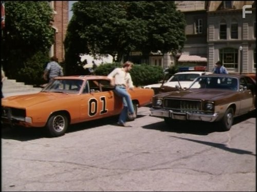 John Schneider and Tom Wopat in Дюки из Хаззарда (1979)