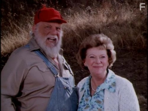 Jan Clayton and Denver Pyle in Дюки из Хаззарда (1979)