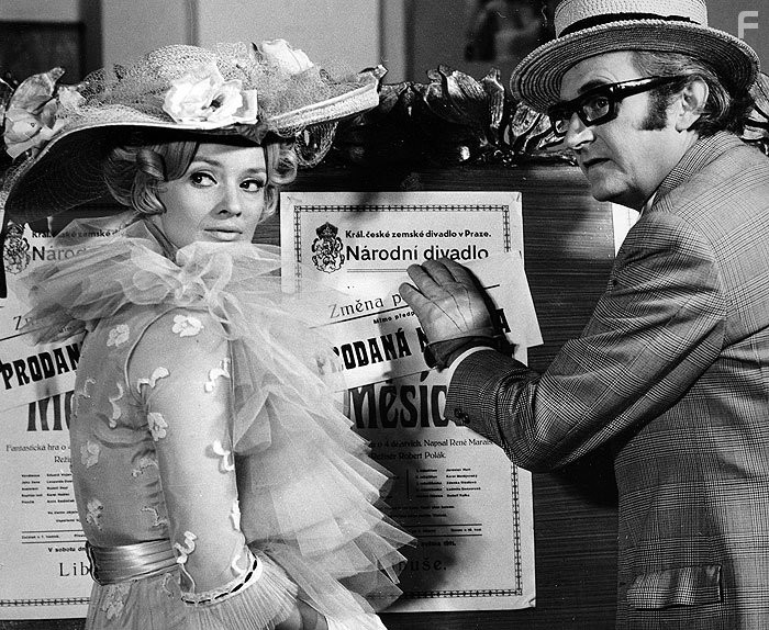 Jana Brejchov? and Jir? Sov?k in Я убил Эйнштейна, господа (1970)