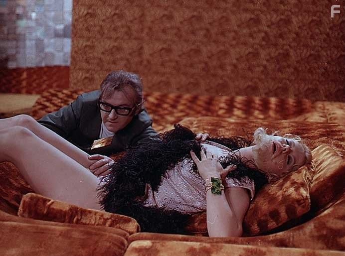 Iva Janzurov? and Jir? Sov?k in Я убил Эйнштейна, господа (1970)