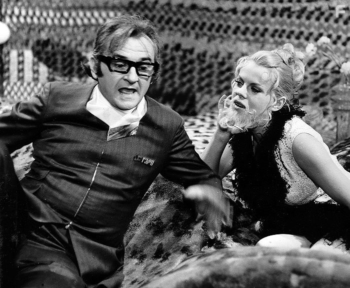 Iva Janzurov? and Jir? Sov?k in Я убил Эйнштейна, господа (1970)