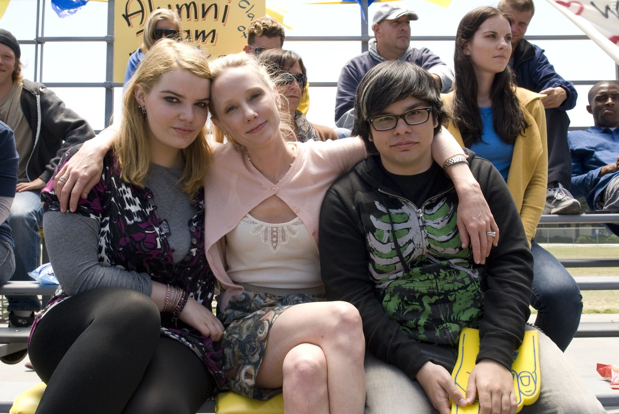 Anne Heche, Charlie Saxton, and Sianoa Smit-McPhee in Жеребец (2009)