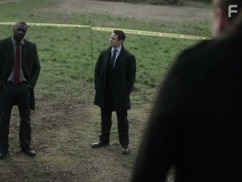 Idris Elba and Warren Brown in Лютер (2010)