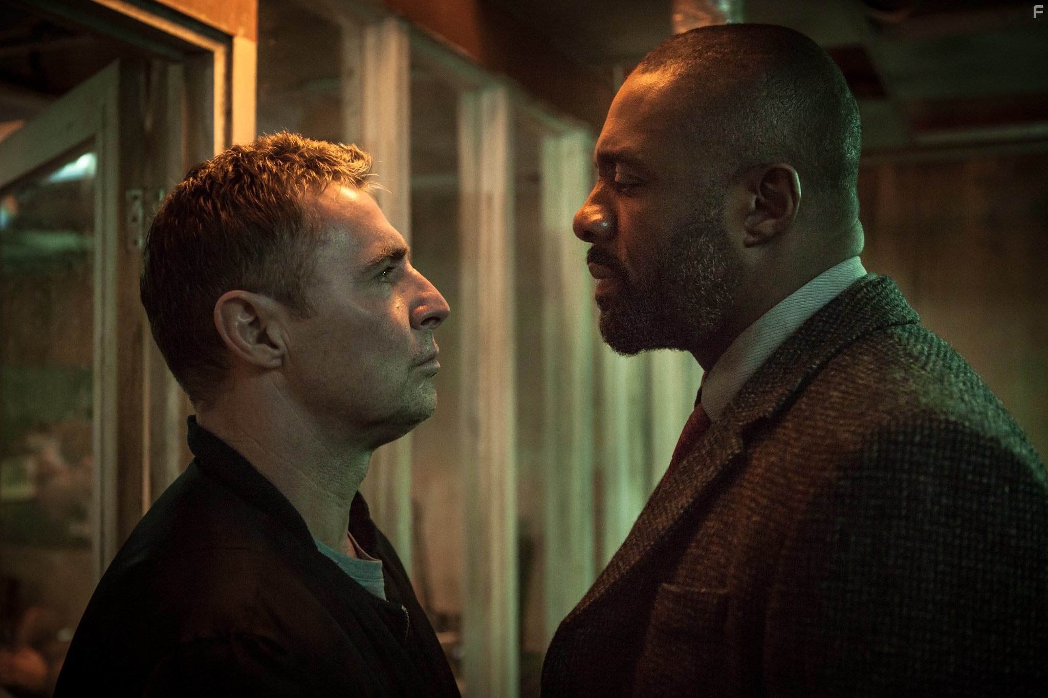 Idris Elba and David O'Hara in Лютер (2010)