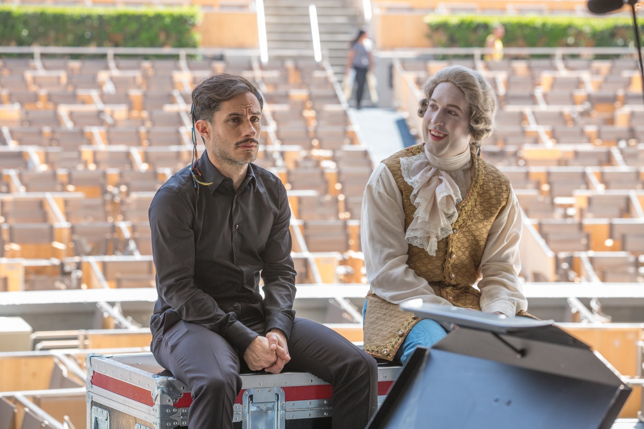 Gael Garc?a Bernal and Brennan Brown in Моцарт в джунглях (2014)